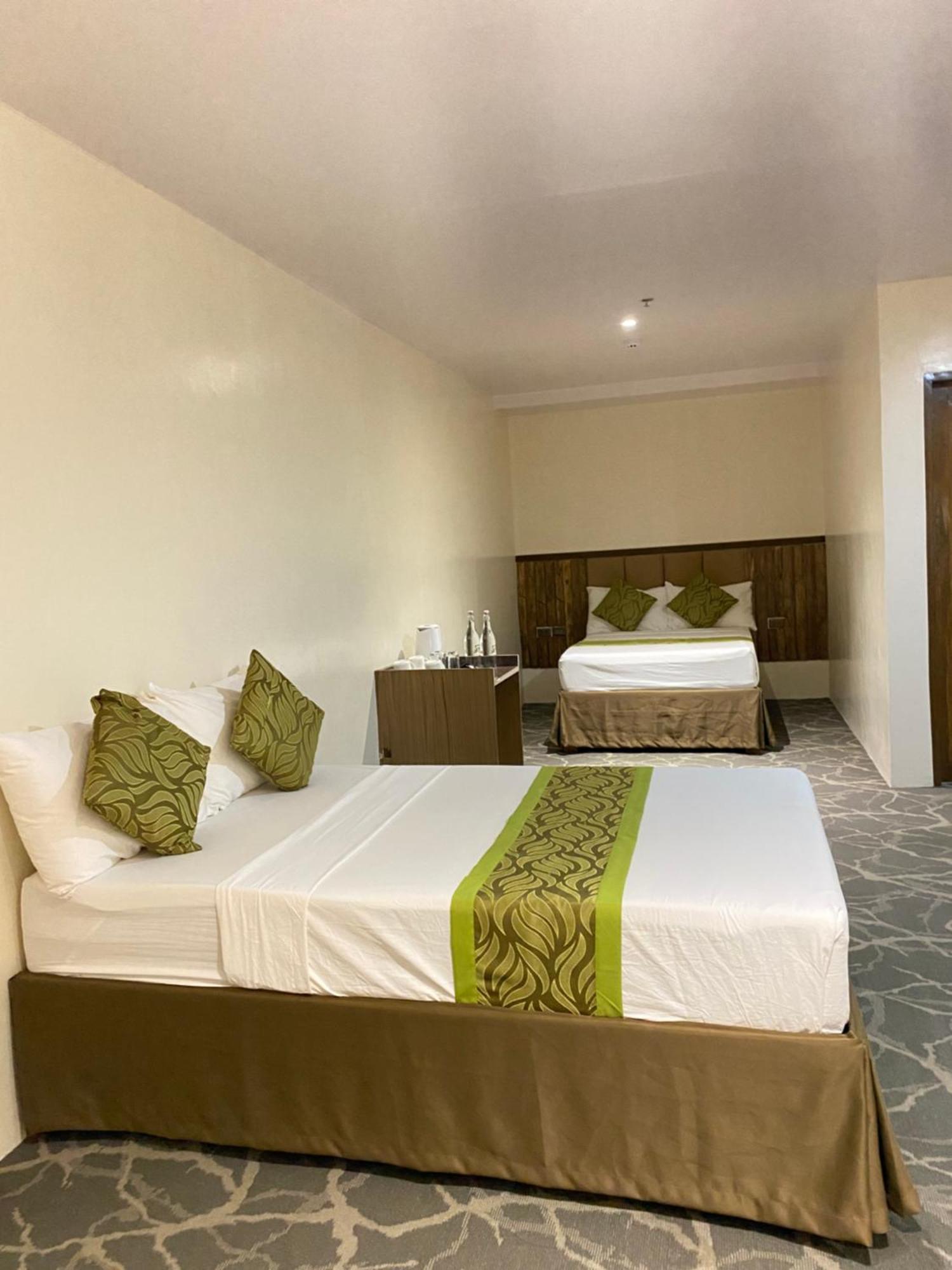 Maxi Hotel And Event Center Tagbilaran Exterior foto