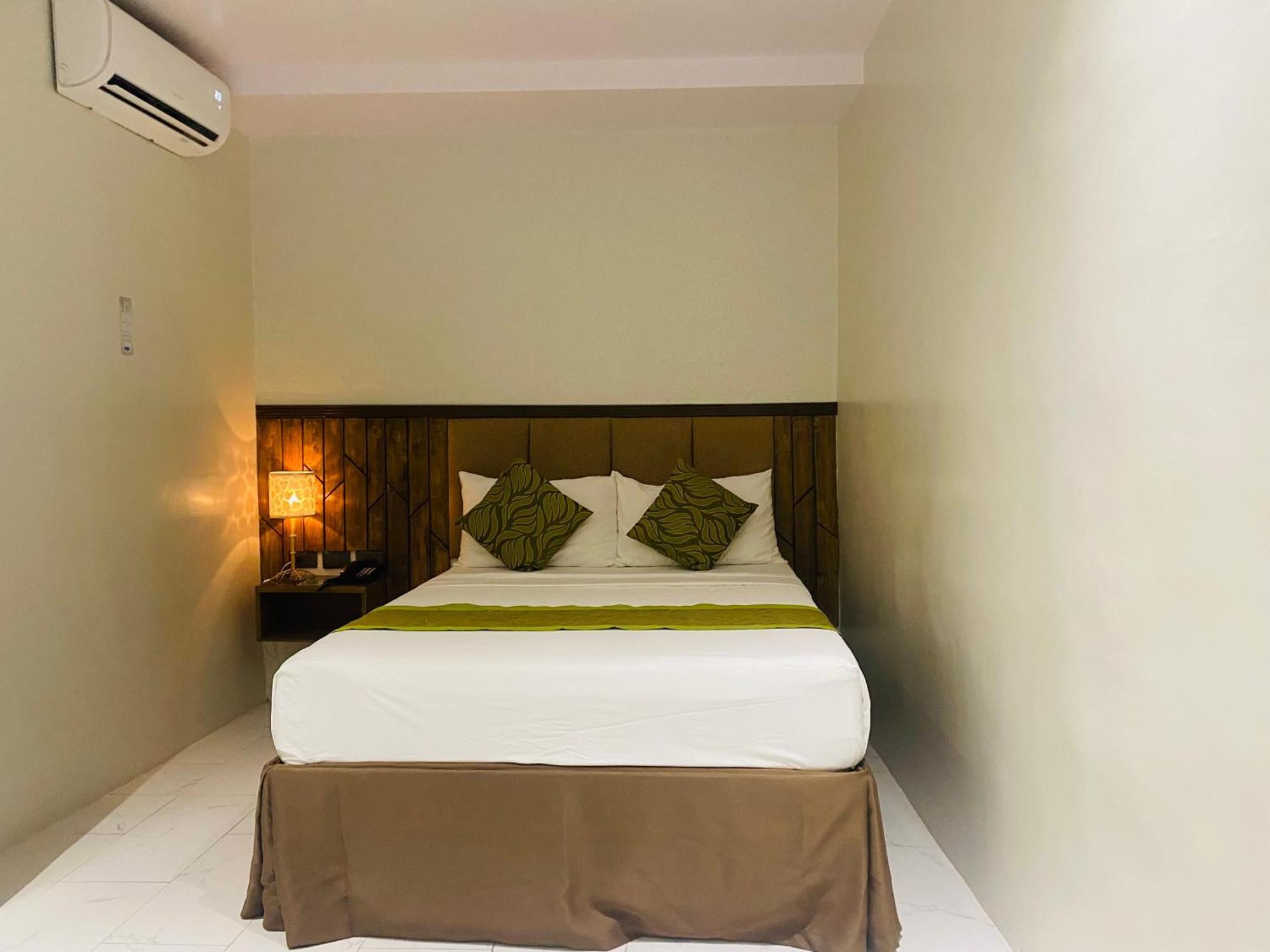 Maxi Hotel And Event Center Tagbilaran Exterior foto