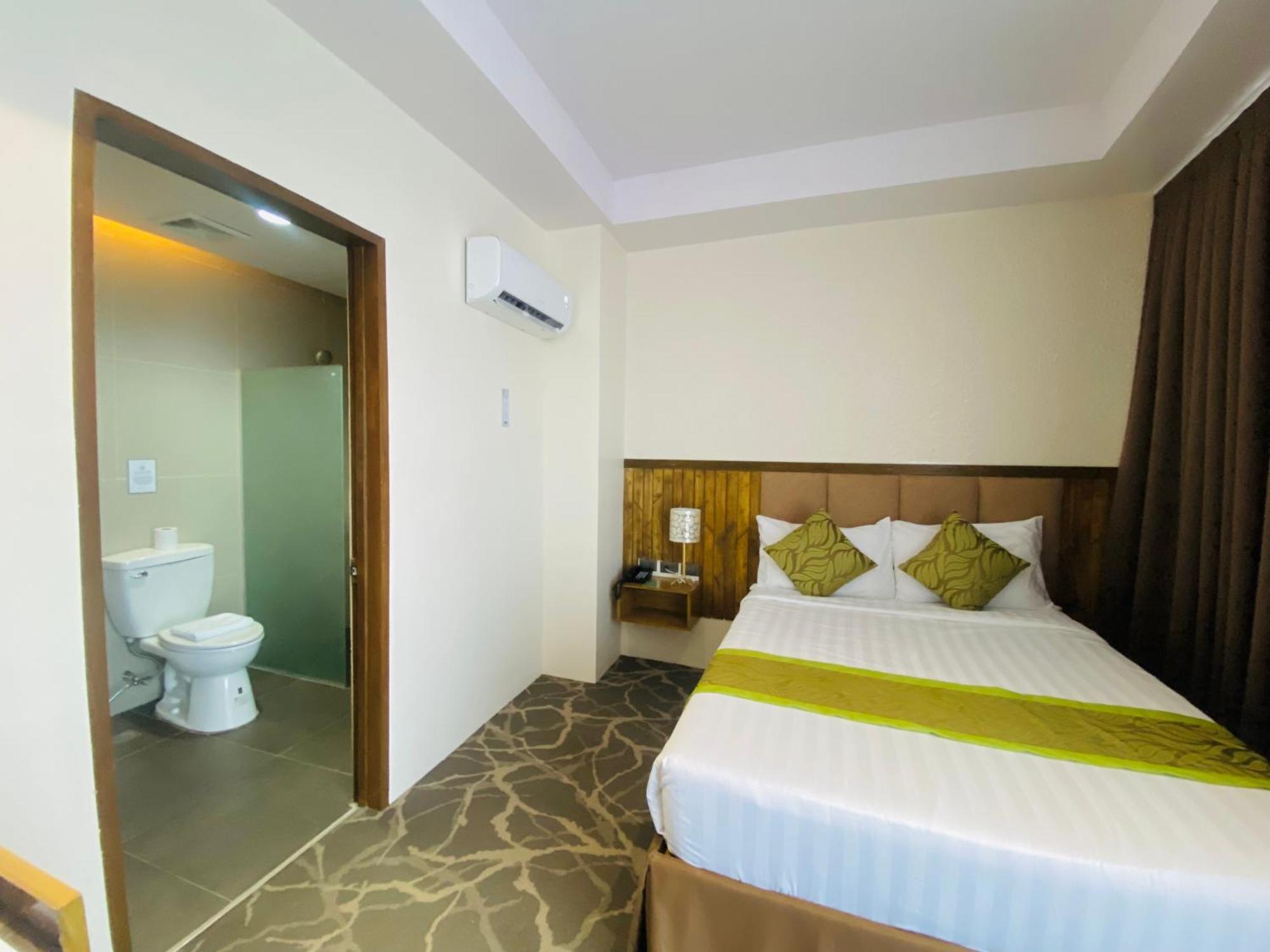 Maxi Hotel And Event Center Tagbilaran Exterior foto